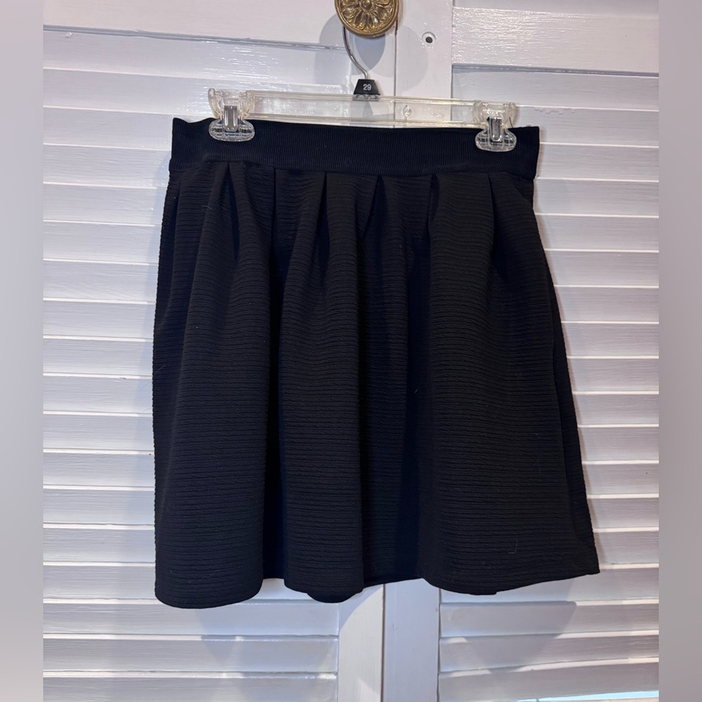 LC Lauren Conrad Black Skater Skirt Size M Elastic Waist Textured